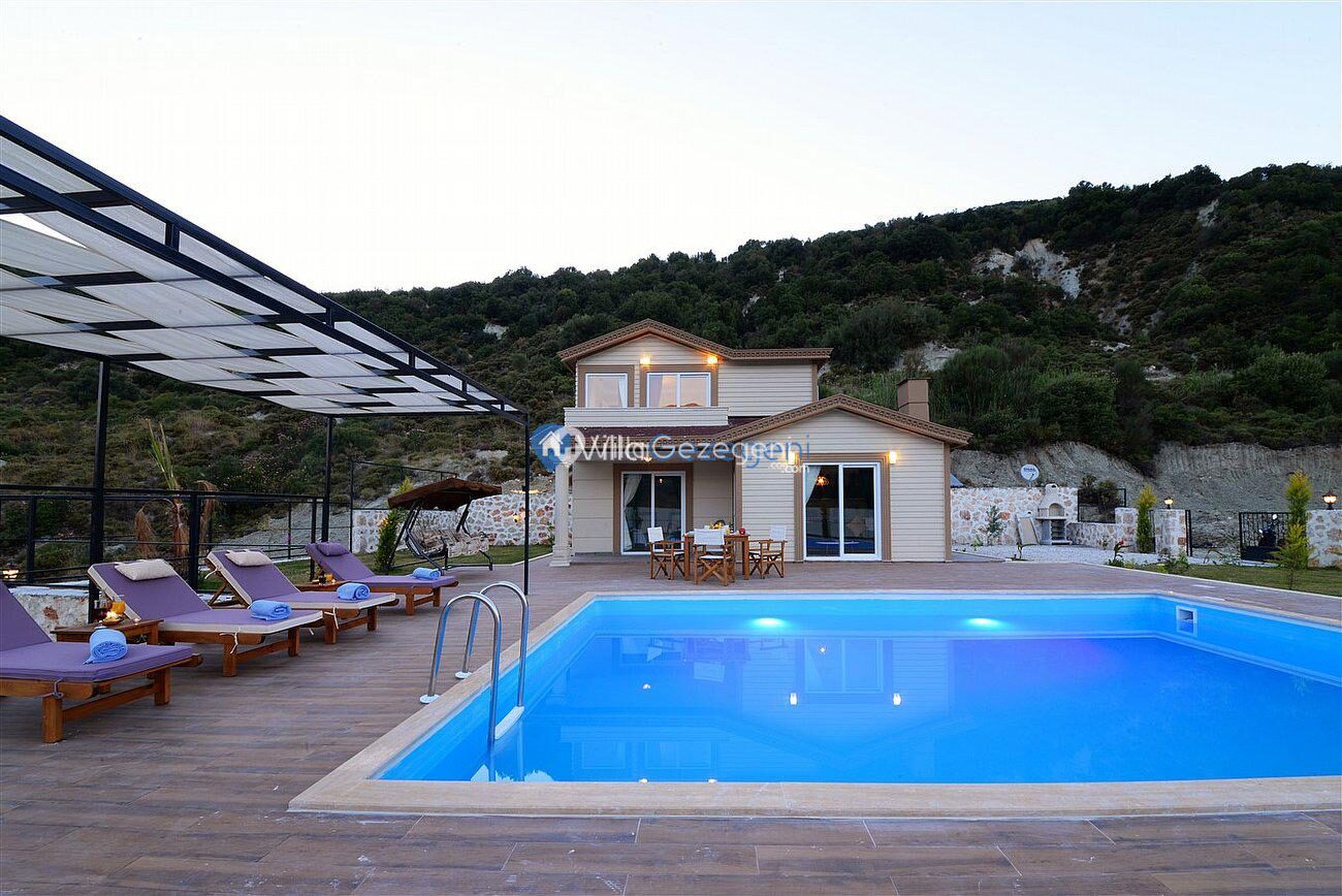 Villa Medis 1 — 2