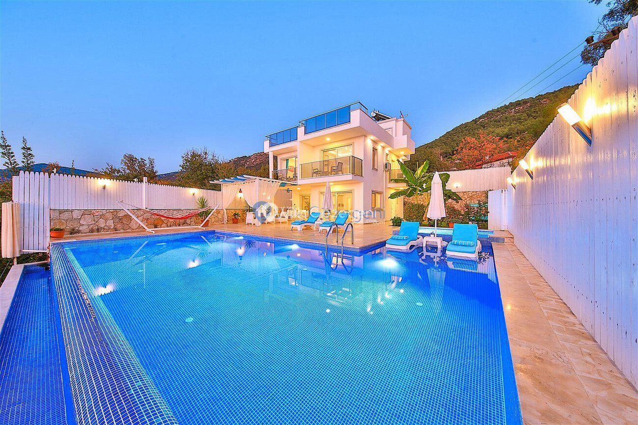 Villa Özge Üzümlü — 2