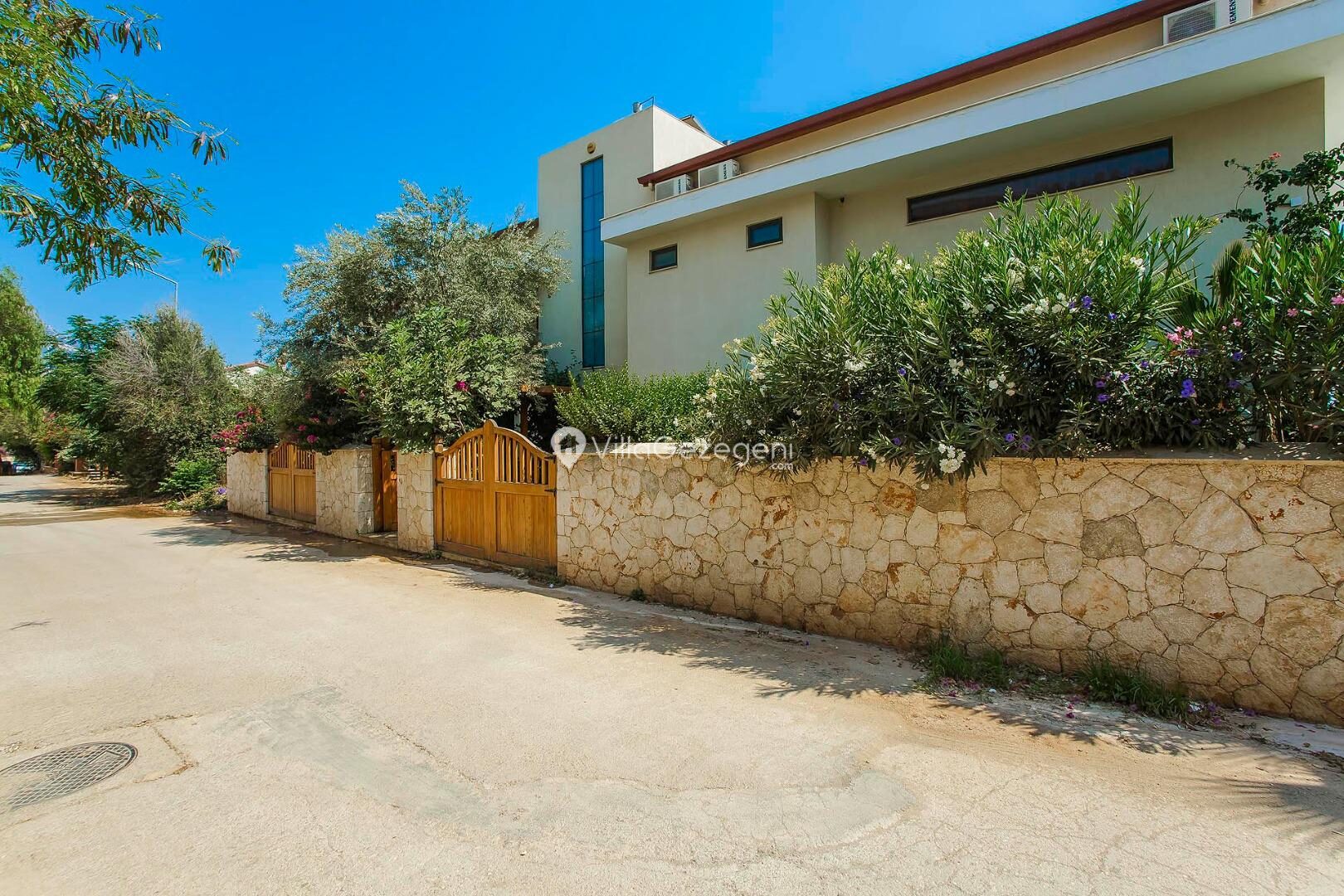 Villa Greenscape — 98