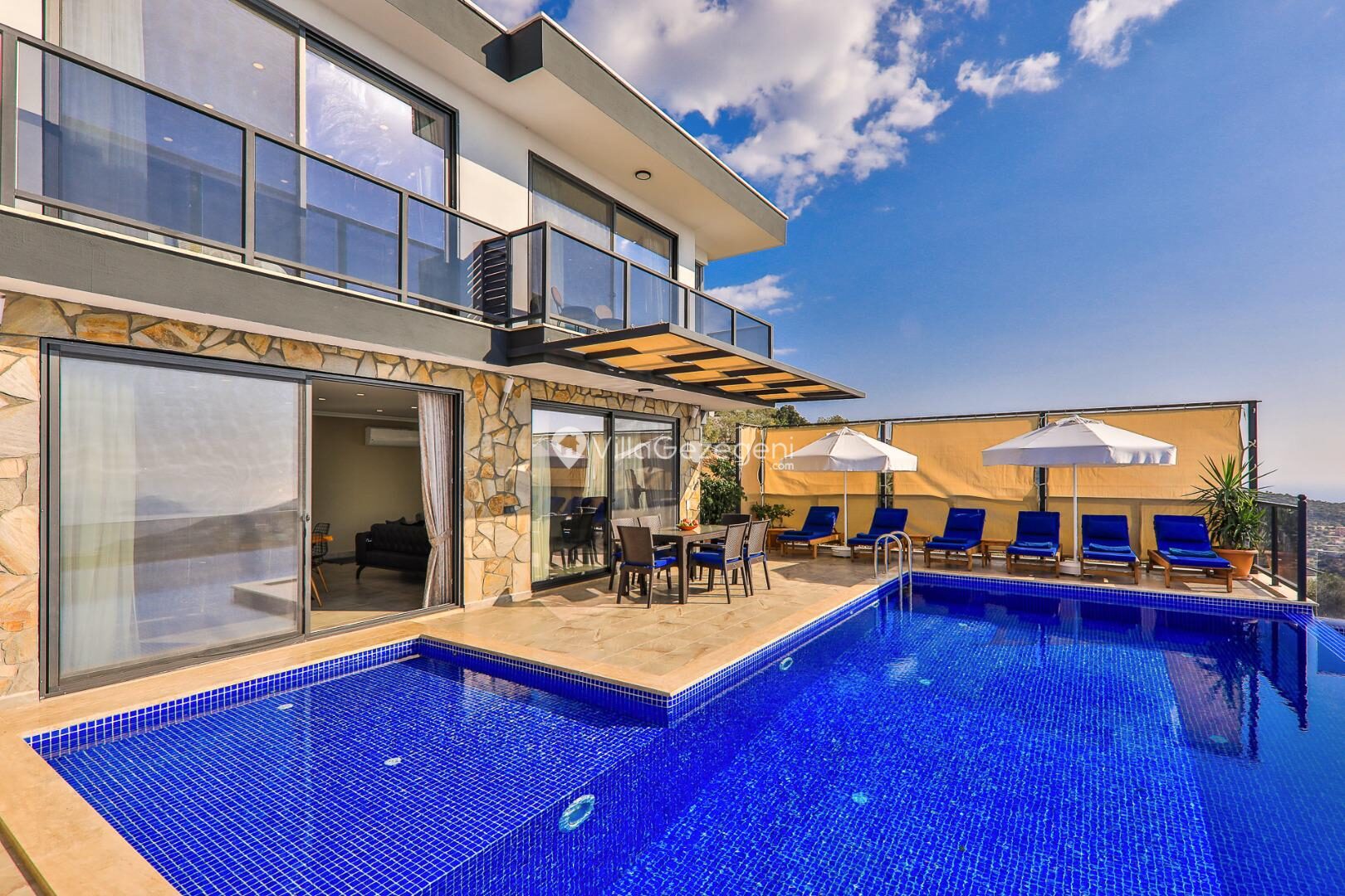 Villa Blue Star — 1