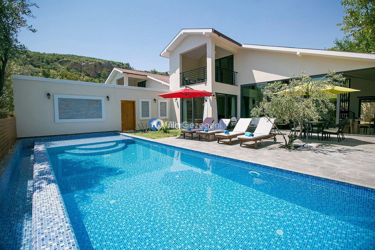 Villa Half Moon 2 — 2