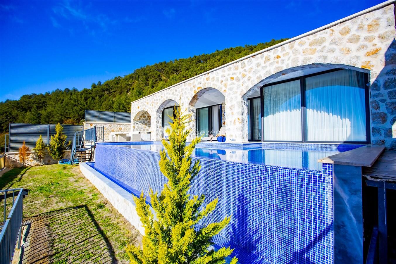 Villa Royal 3 — 1