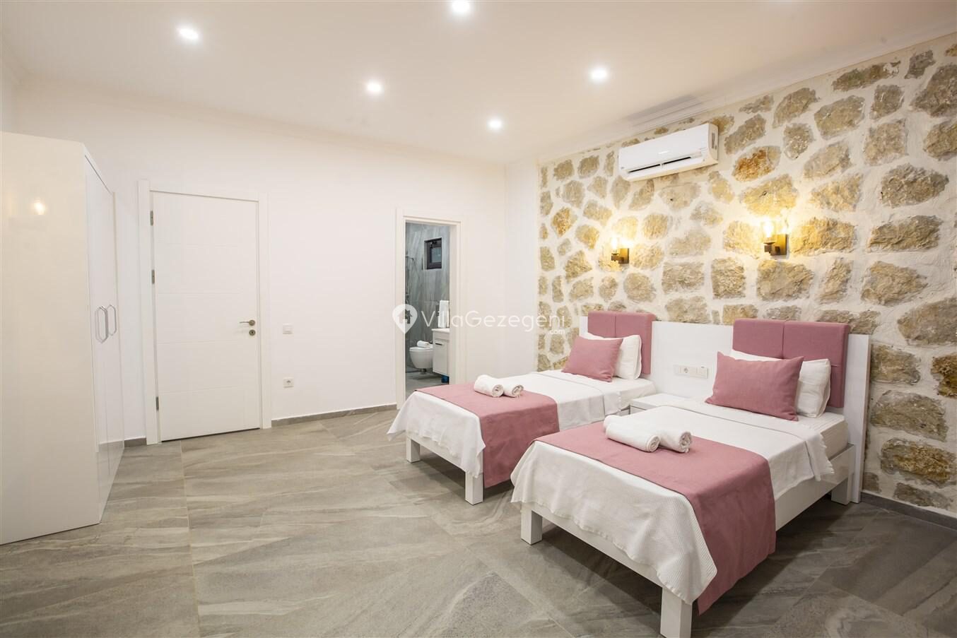 Villa Royal 3 — 16