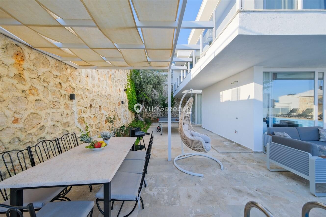 Villa Lumiere 1 — 30