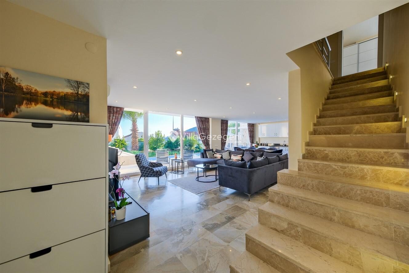 Villa Lumiere 1 — 42