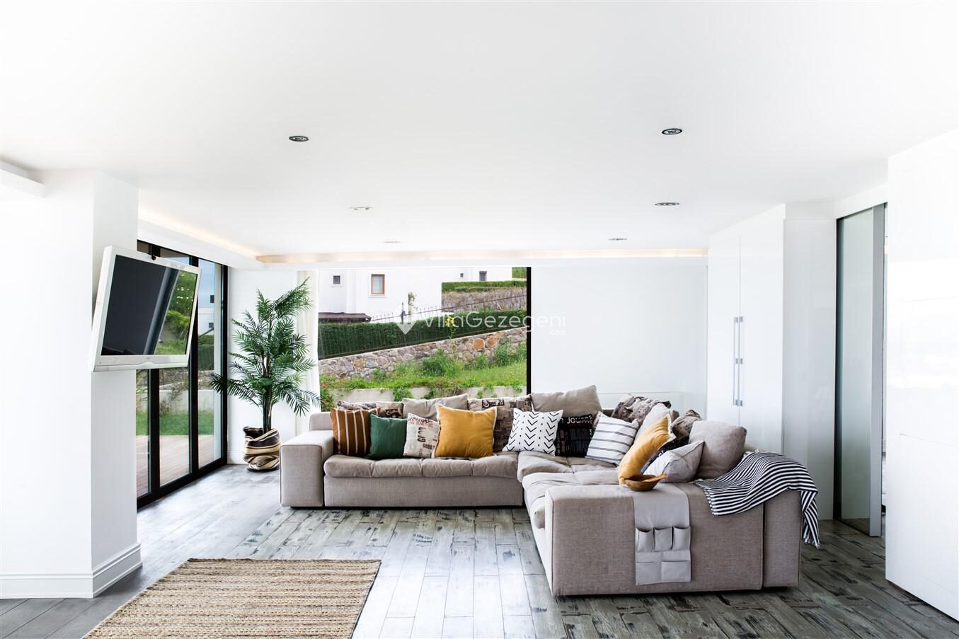 Villa Veyron 493 — 35