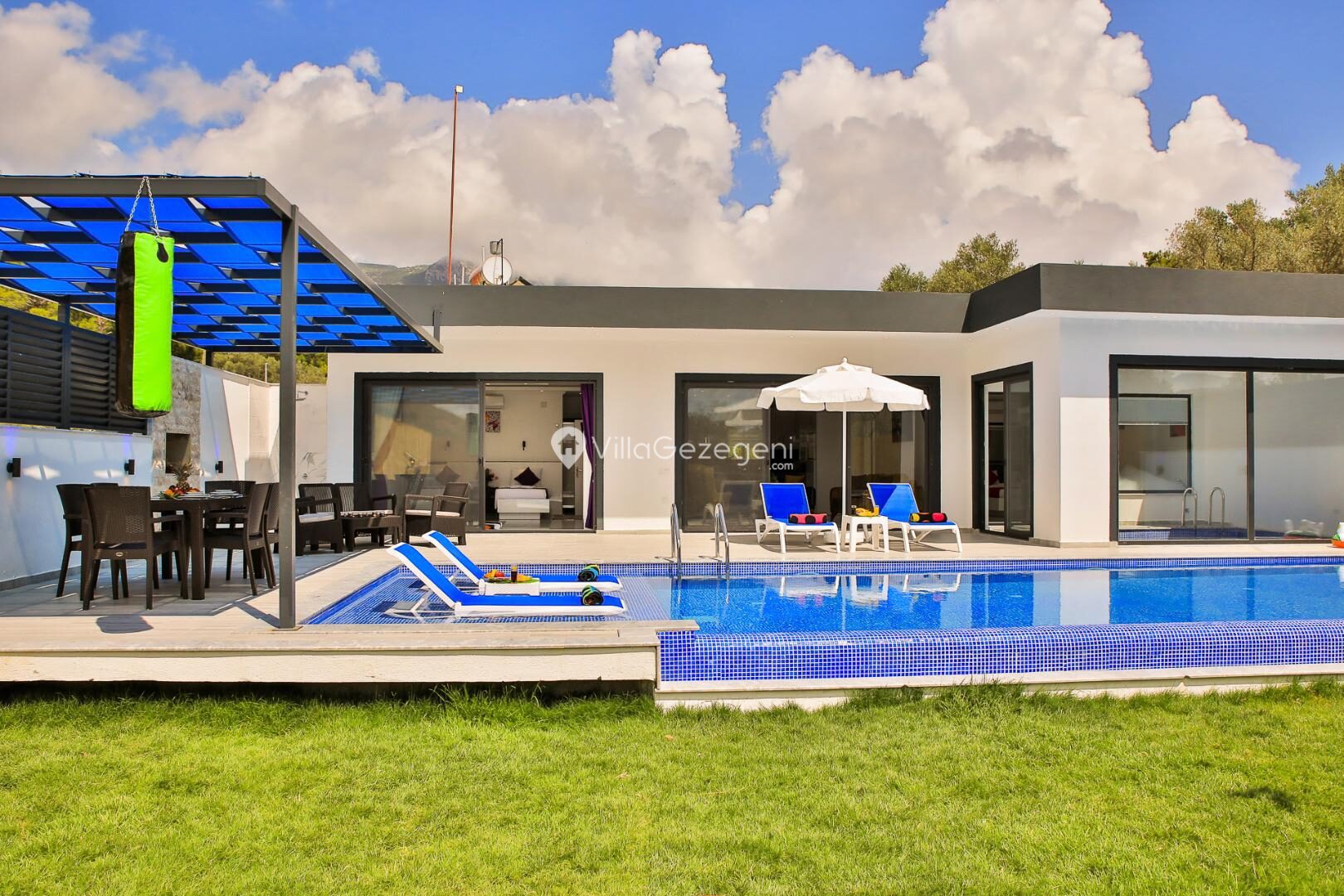 Villa Garden — 4