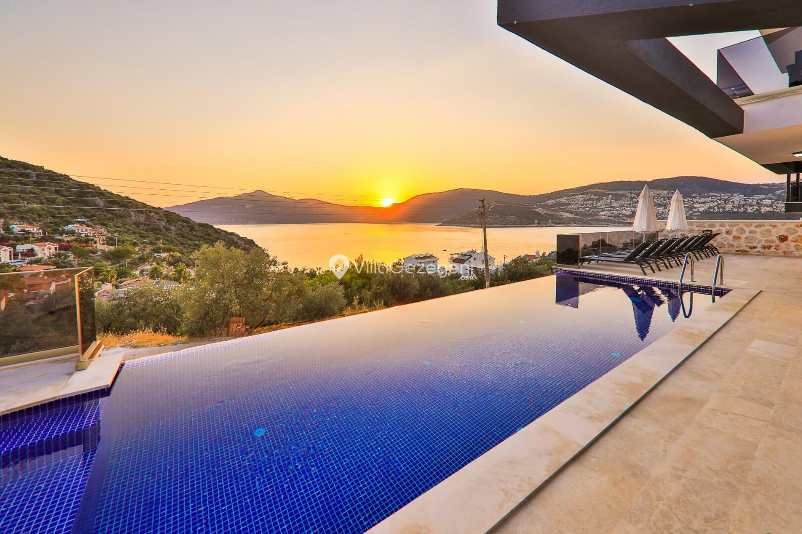 Villa Loca — 3