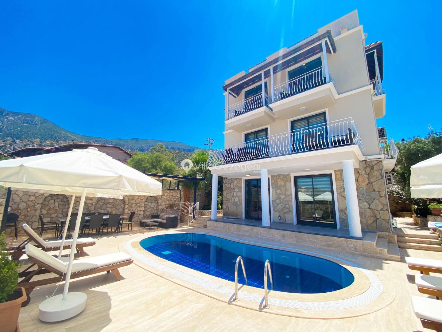 Villa Leo Kışla — 1