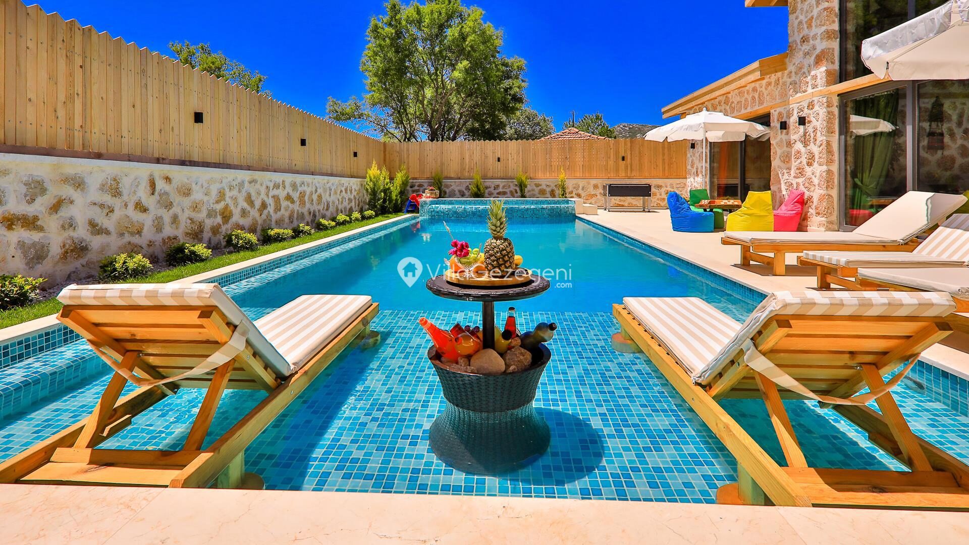 Villa Happiness — 10