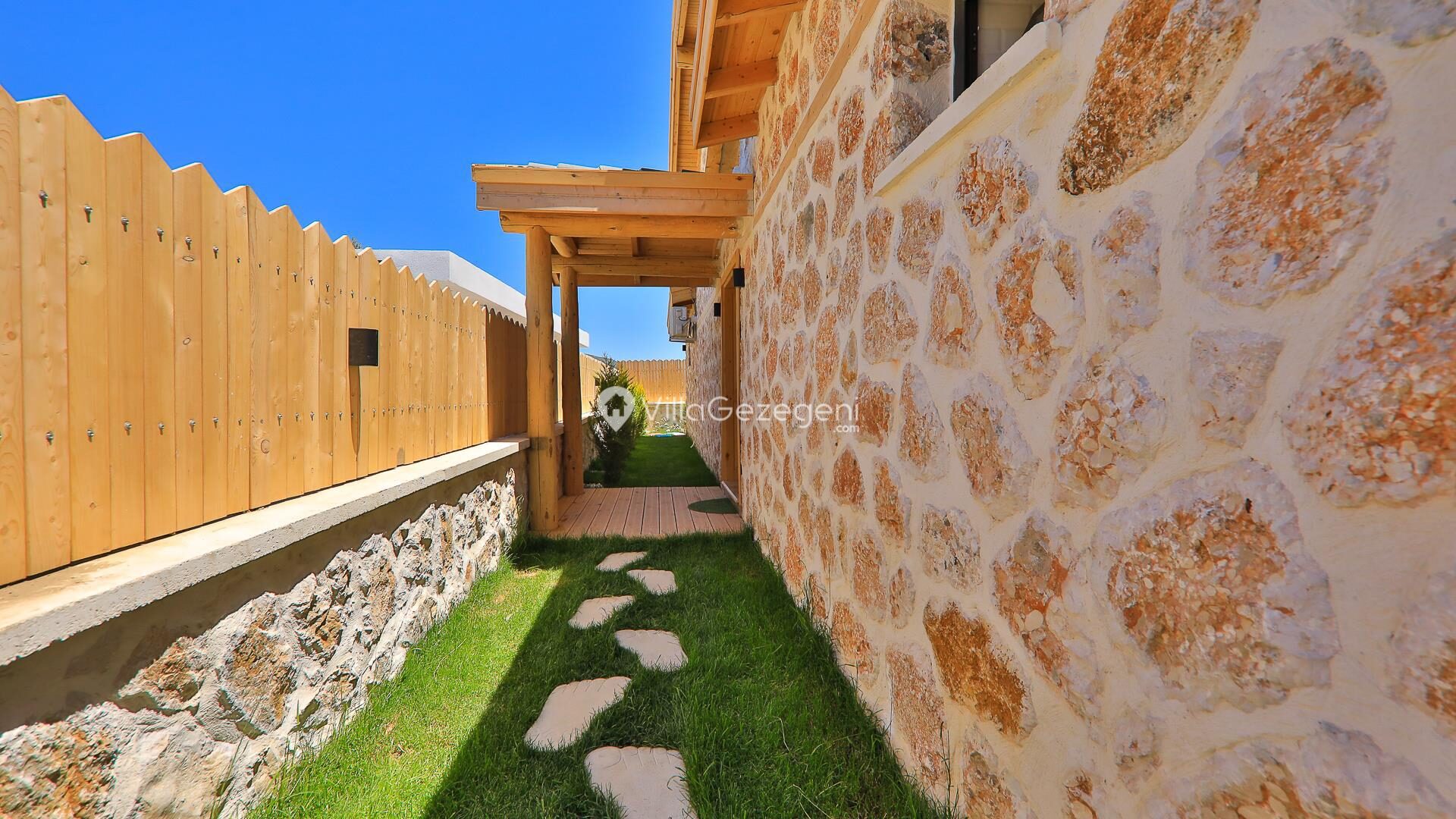 Villa Happiness — 25