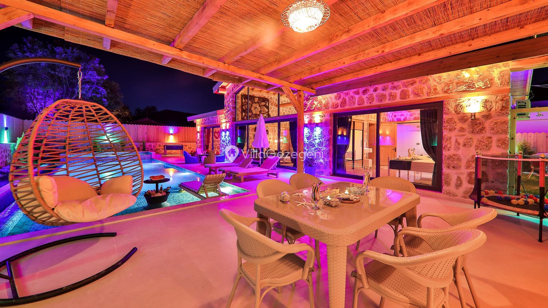 Villa Happiness — 28