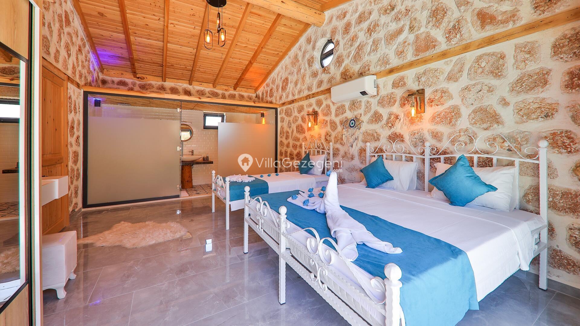 Villa Happiness — 47