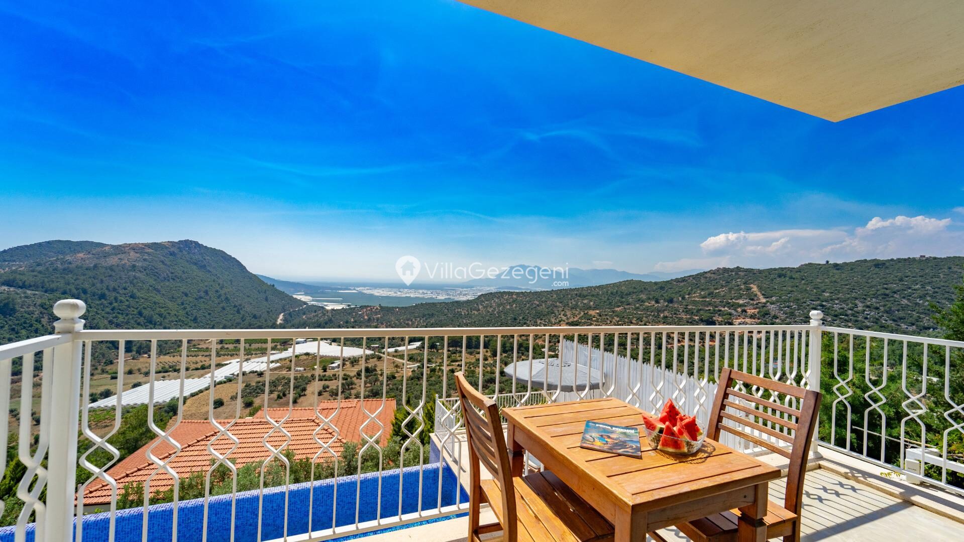 Villa Lina Yemek alanı 1 – Üzümlü kiralık villa