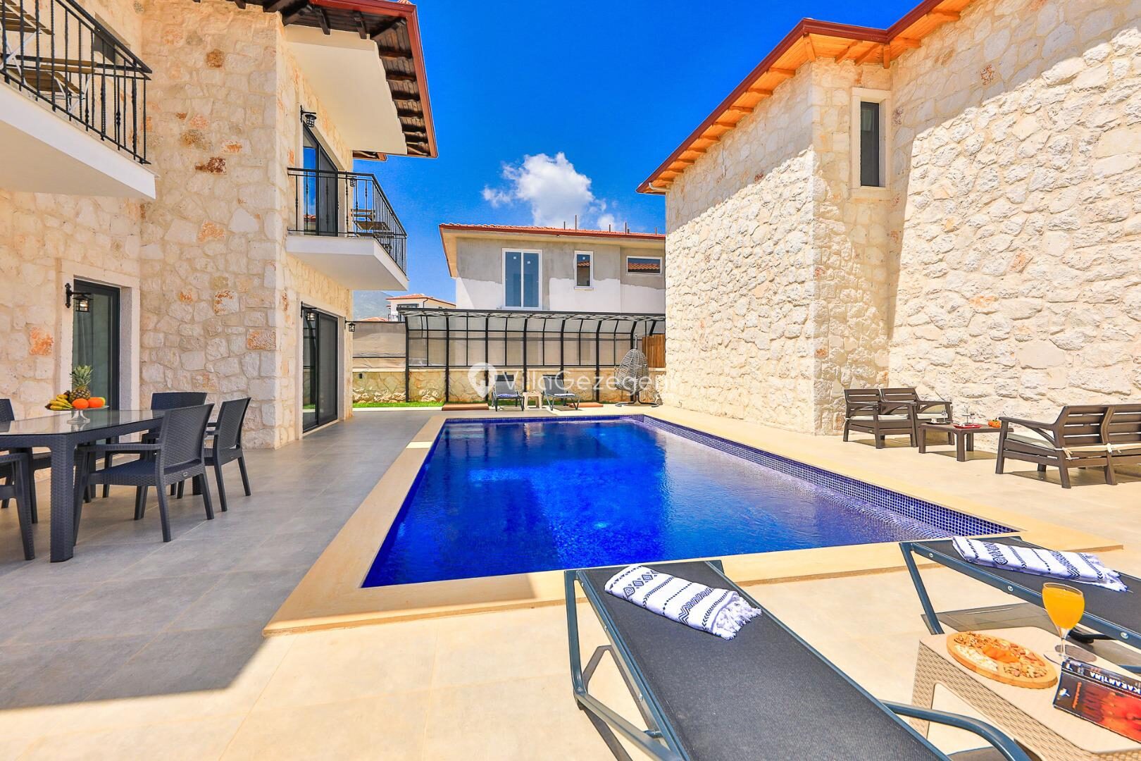 Villa Kaşlı 2 – Çukurbağ kiralık villa