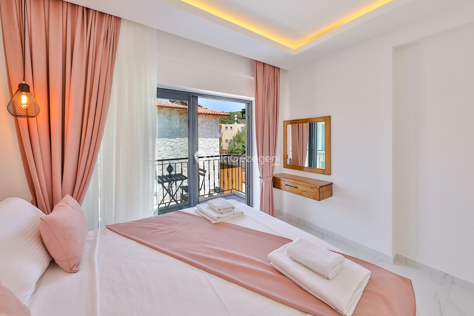 Villa Kaşlı 2 – Çukurbağ kiralık villa