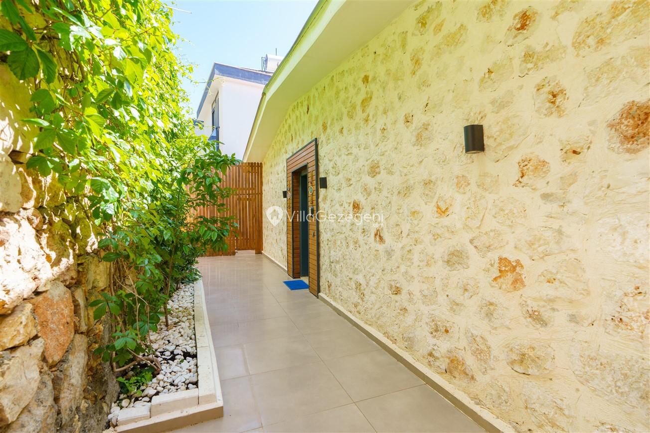 Villa Mira Queen — 58