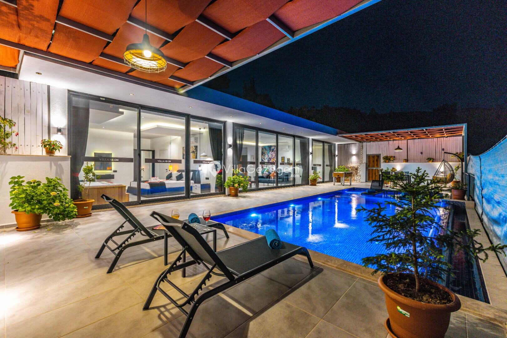 Villa Neon — 11