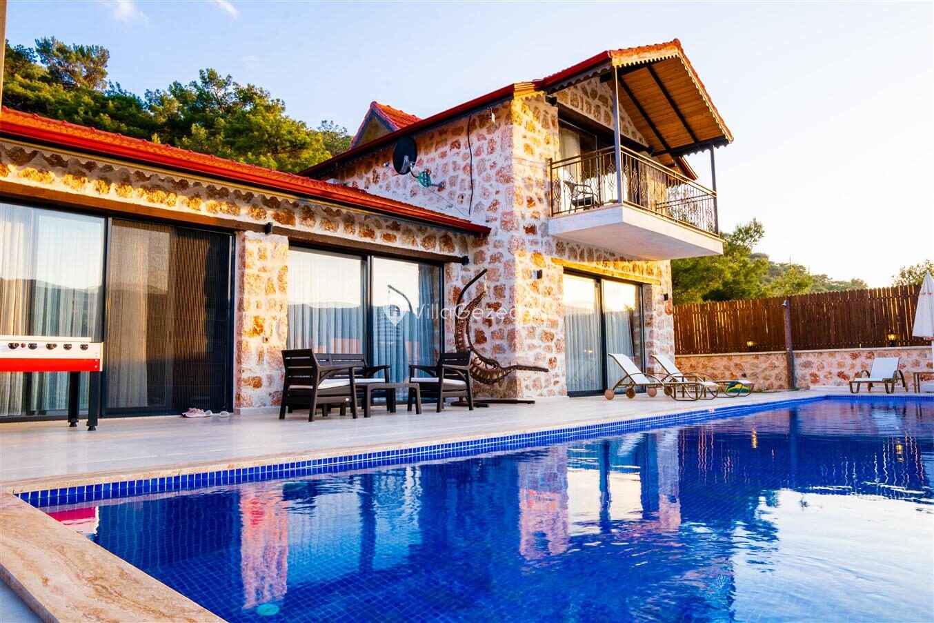 Villa Fiesta — 8