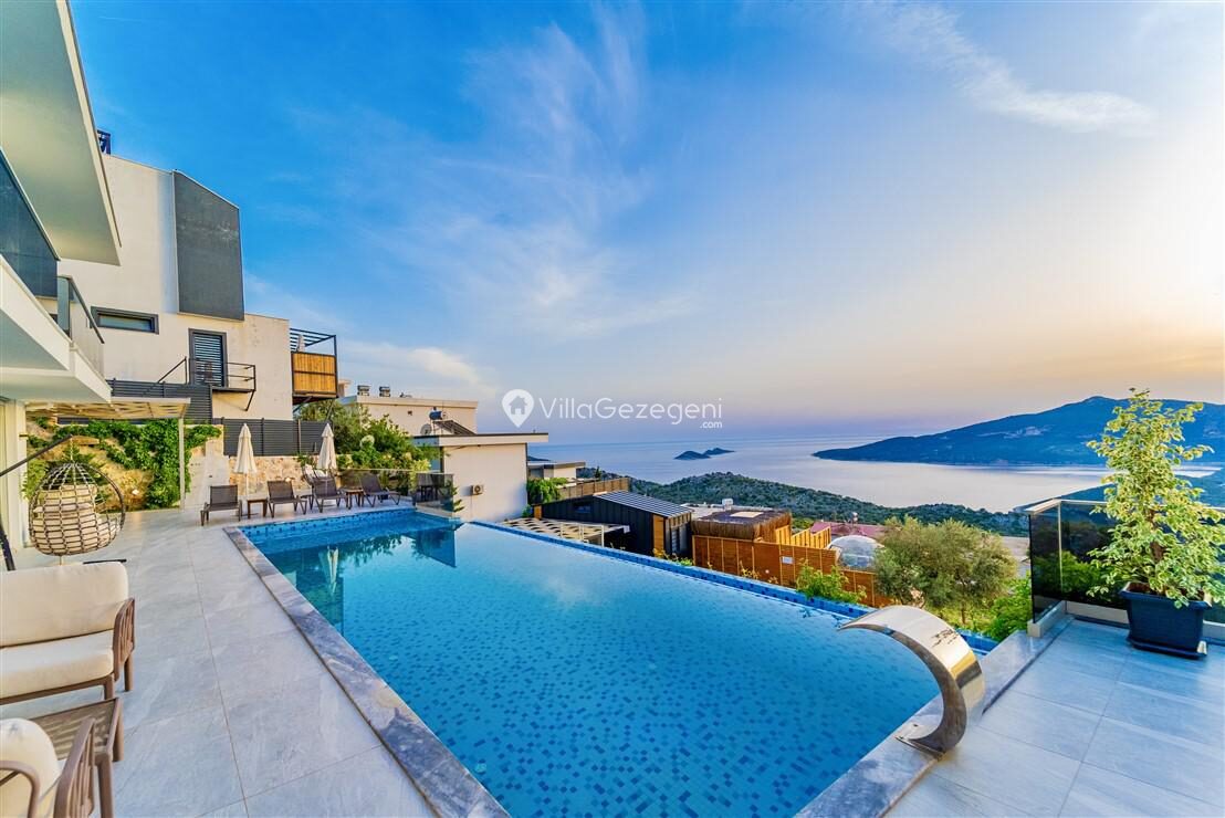 Villa July — 4