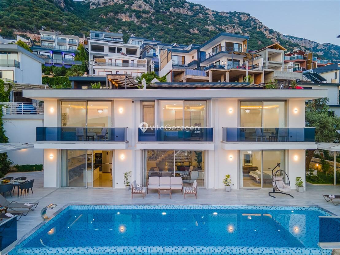 Villa July — 10