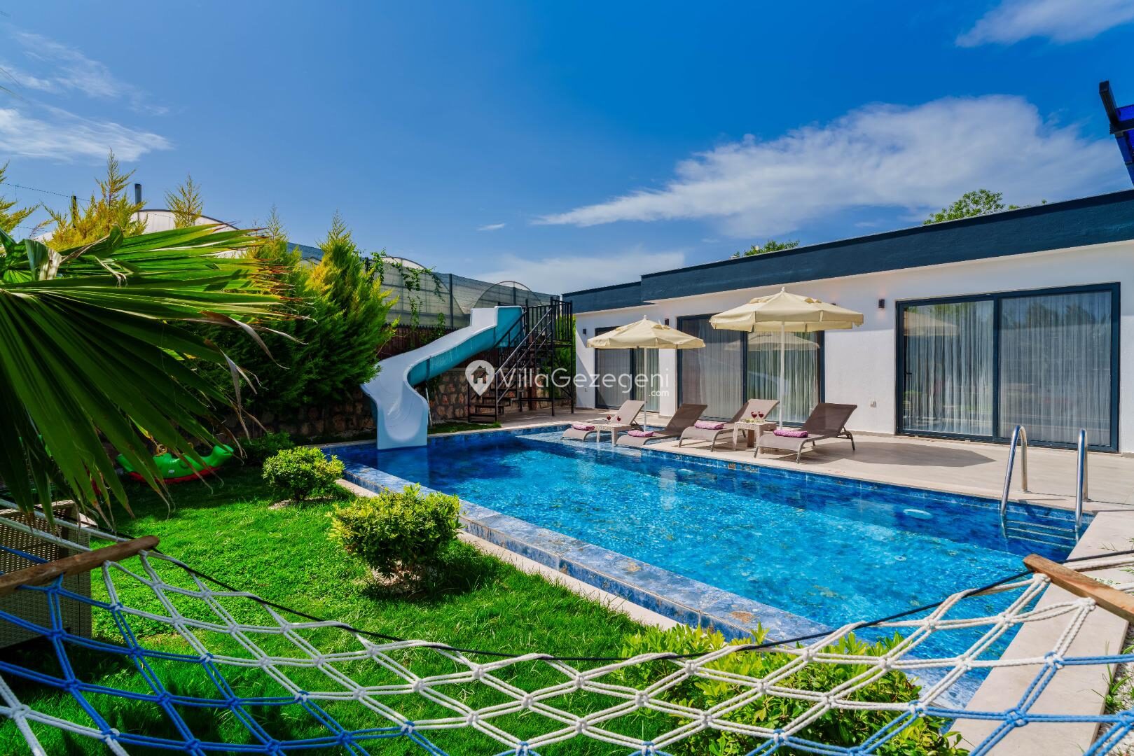 Villa Elena 1 — 1