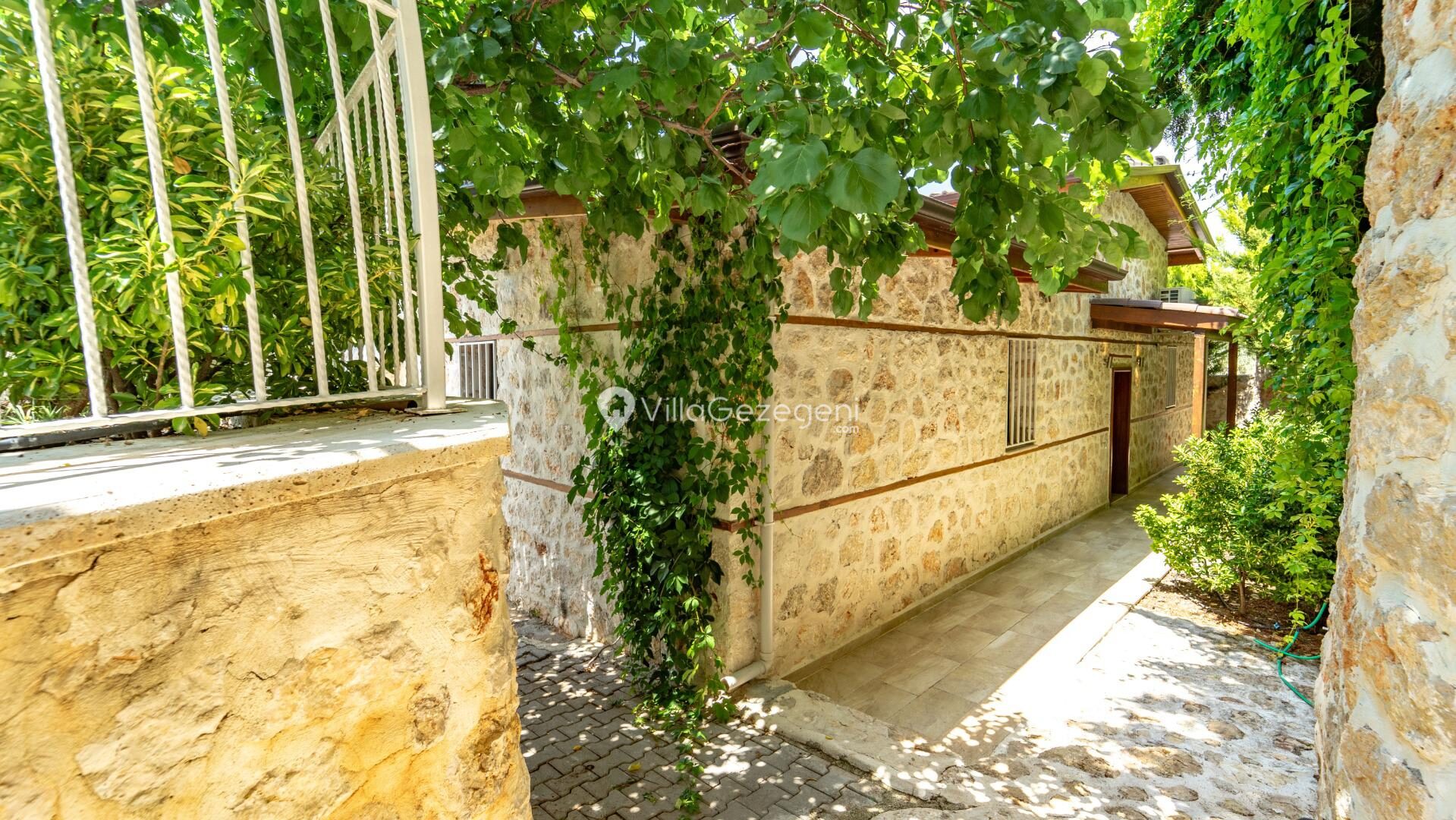 Villa Karen — 6