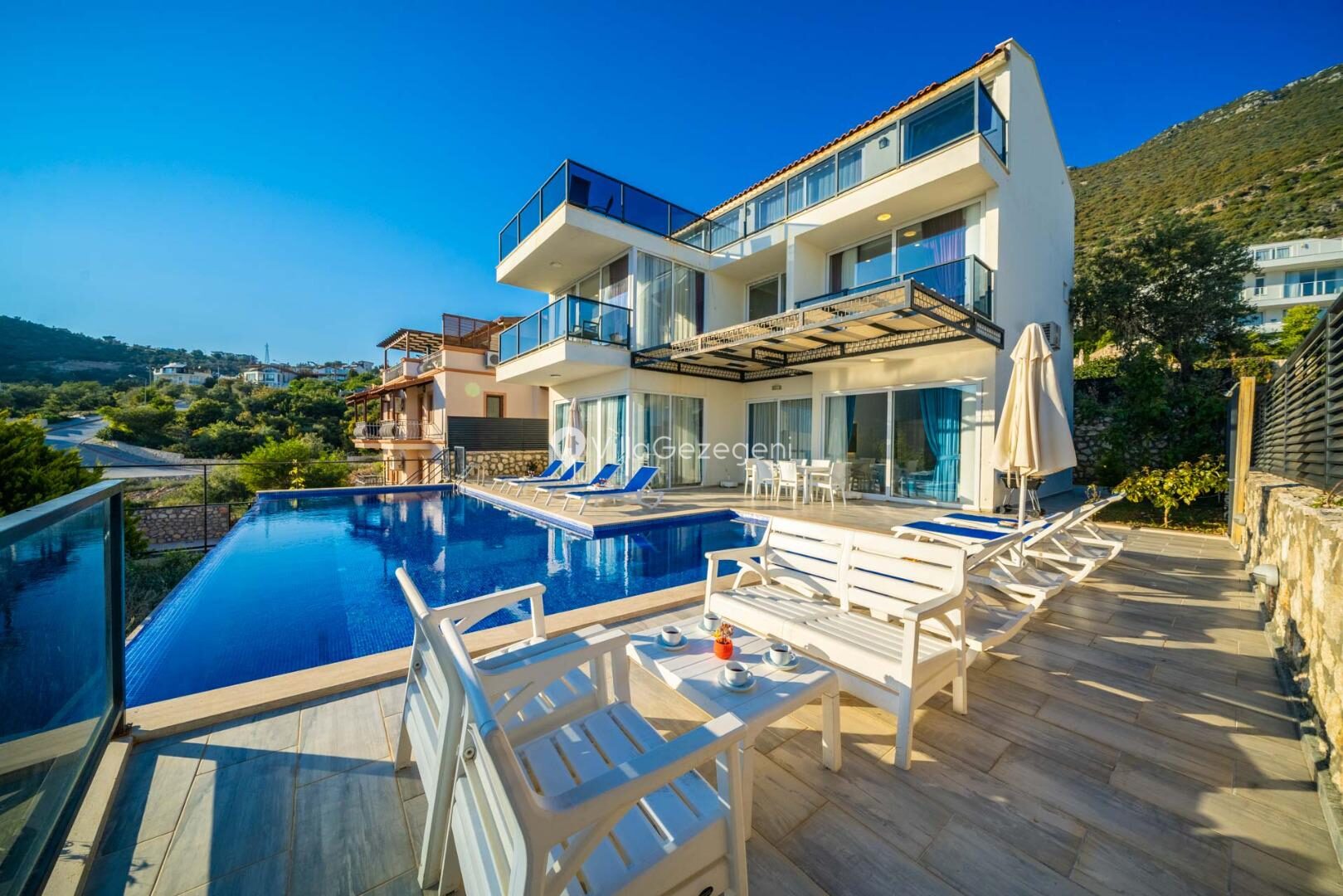 Villa Platos — 1