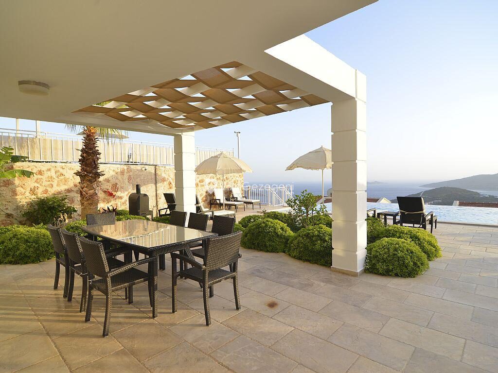 Villa Falcon Lodge — 13