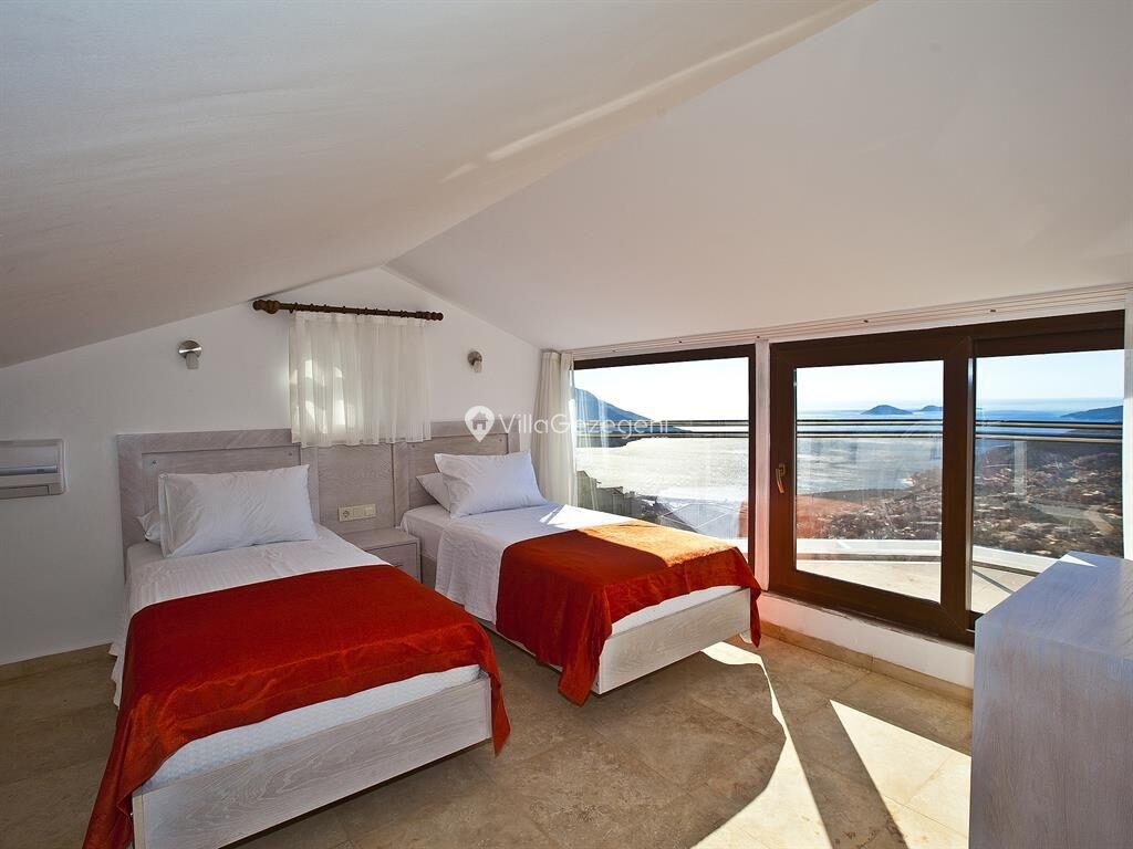Villa Falcon Lodge — 34