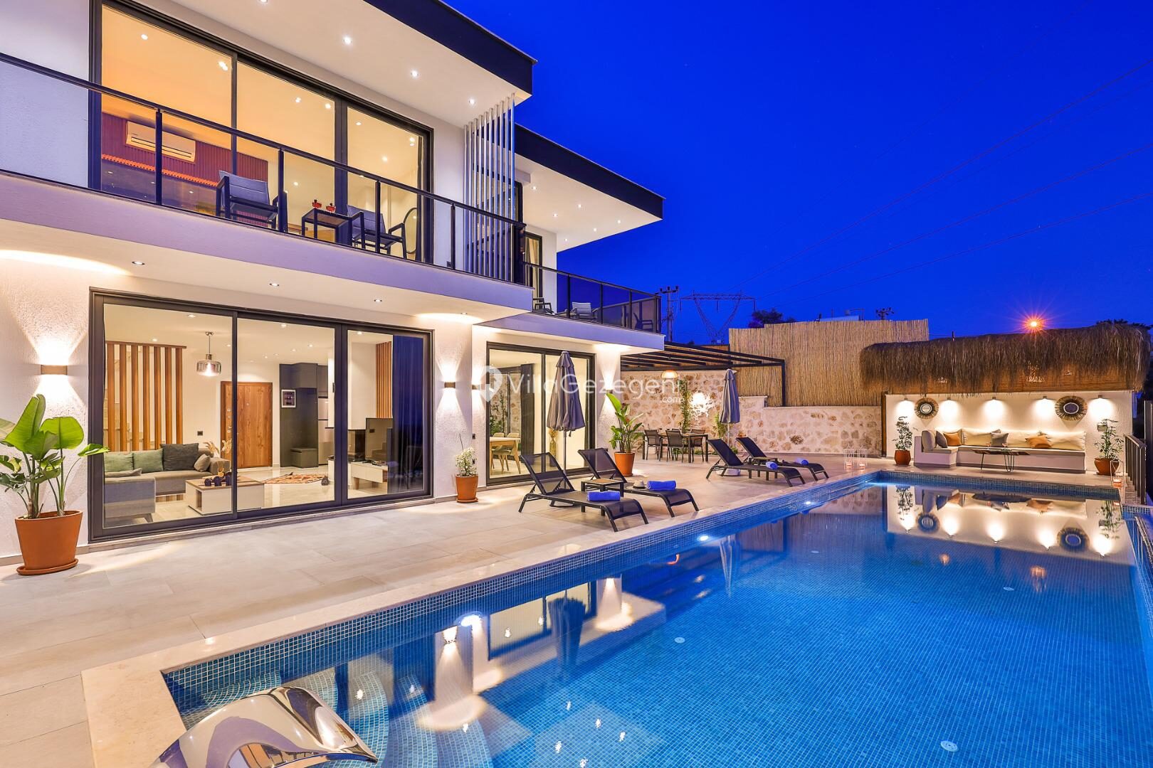 Villa Fi Manor — 4