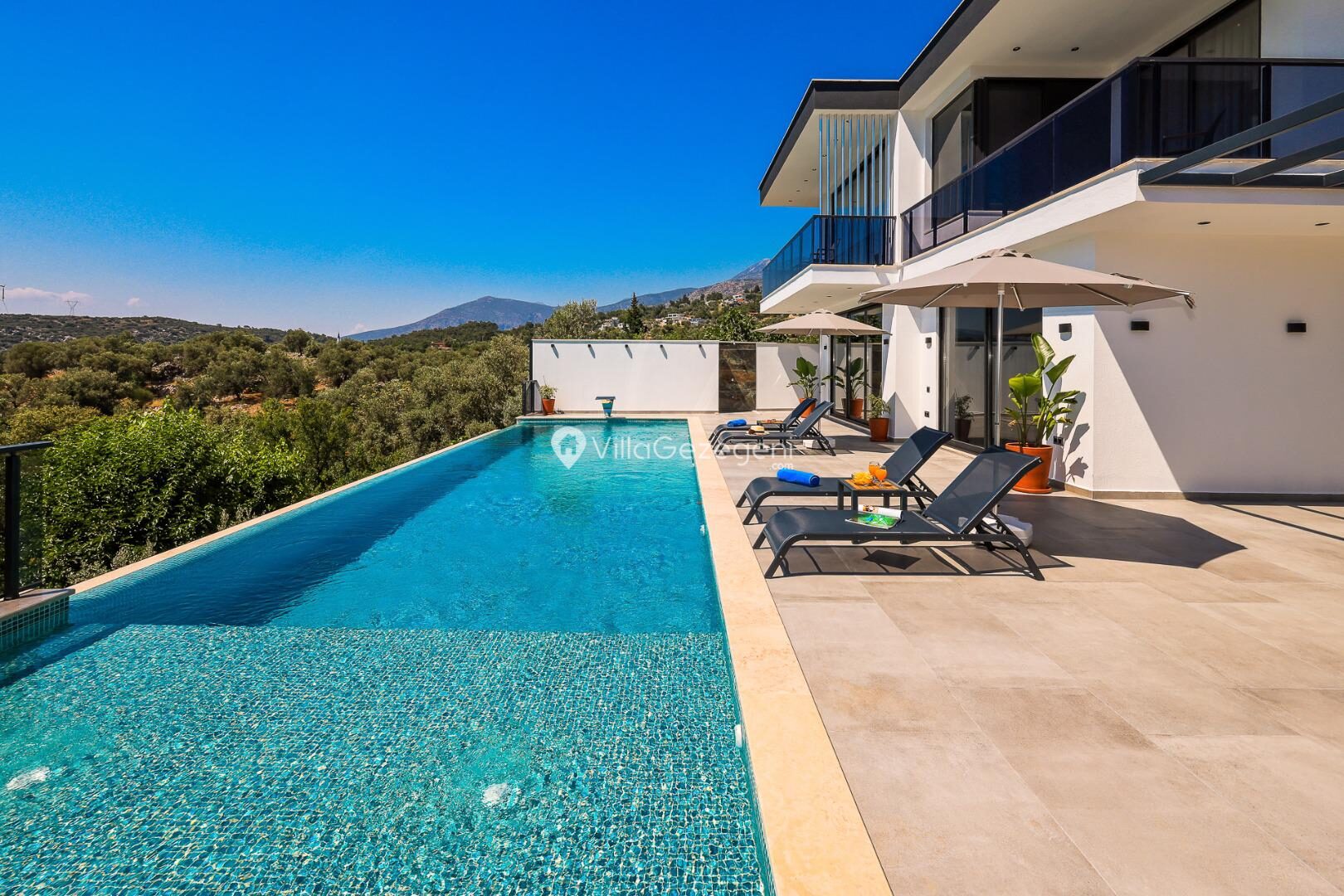 Villa Fi Manor — 15