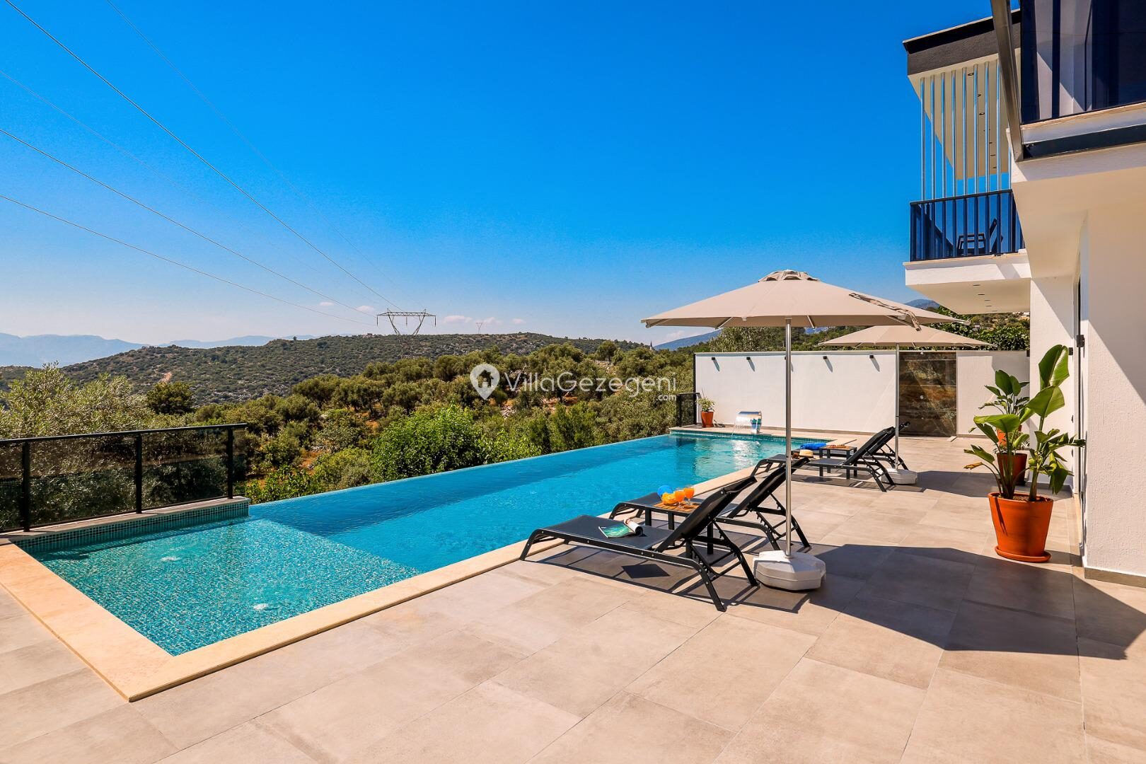 Villa Fi Manor — 16