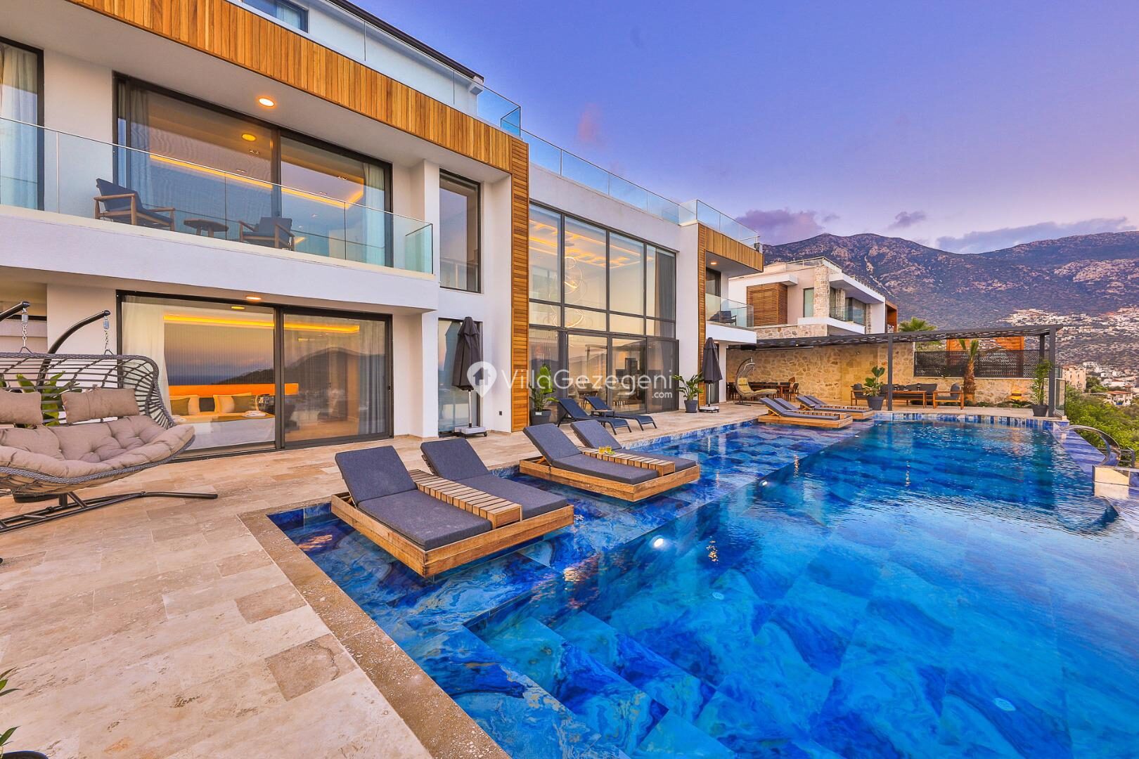 Villa Royal Life — 14