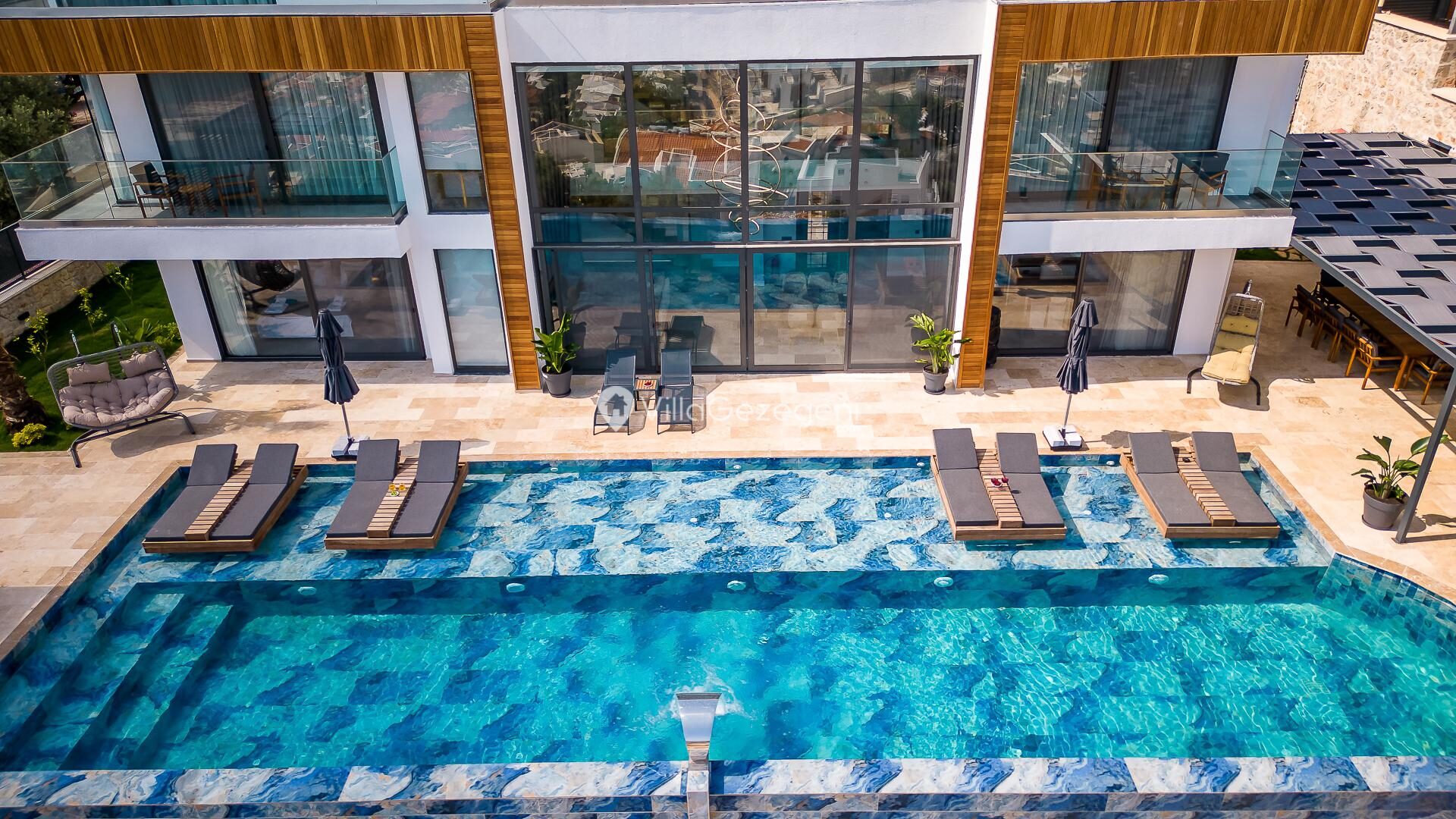 Villa Royal Life — 16