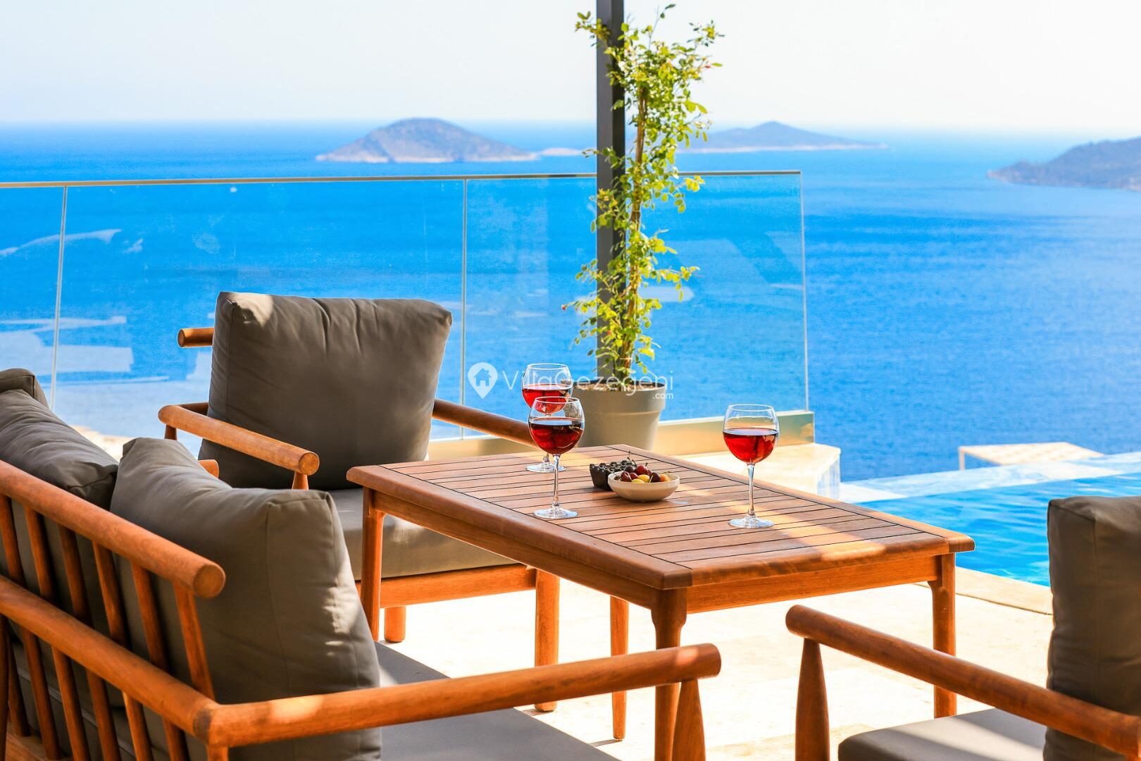 Villa Royal Life — 36