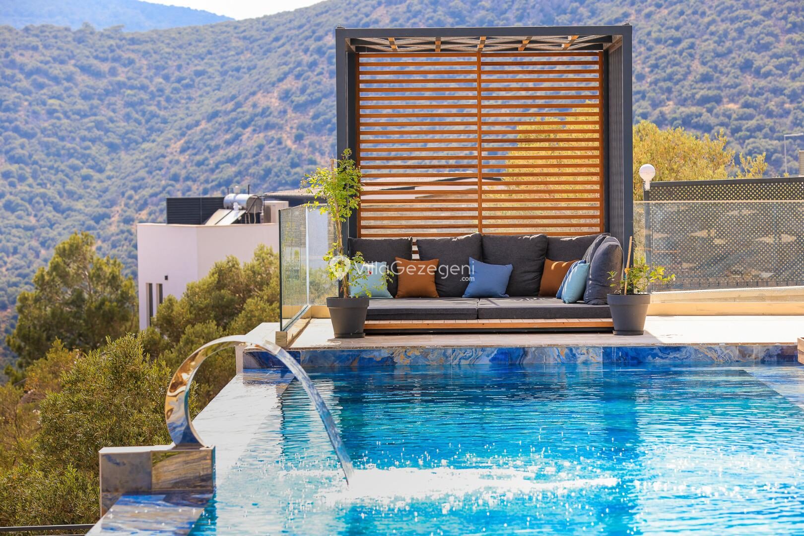 Villa Royal Life — 52