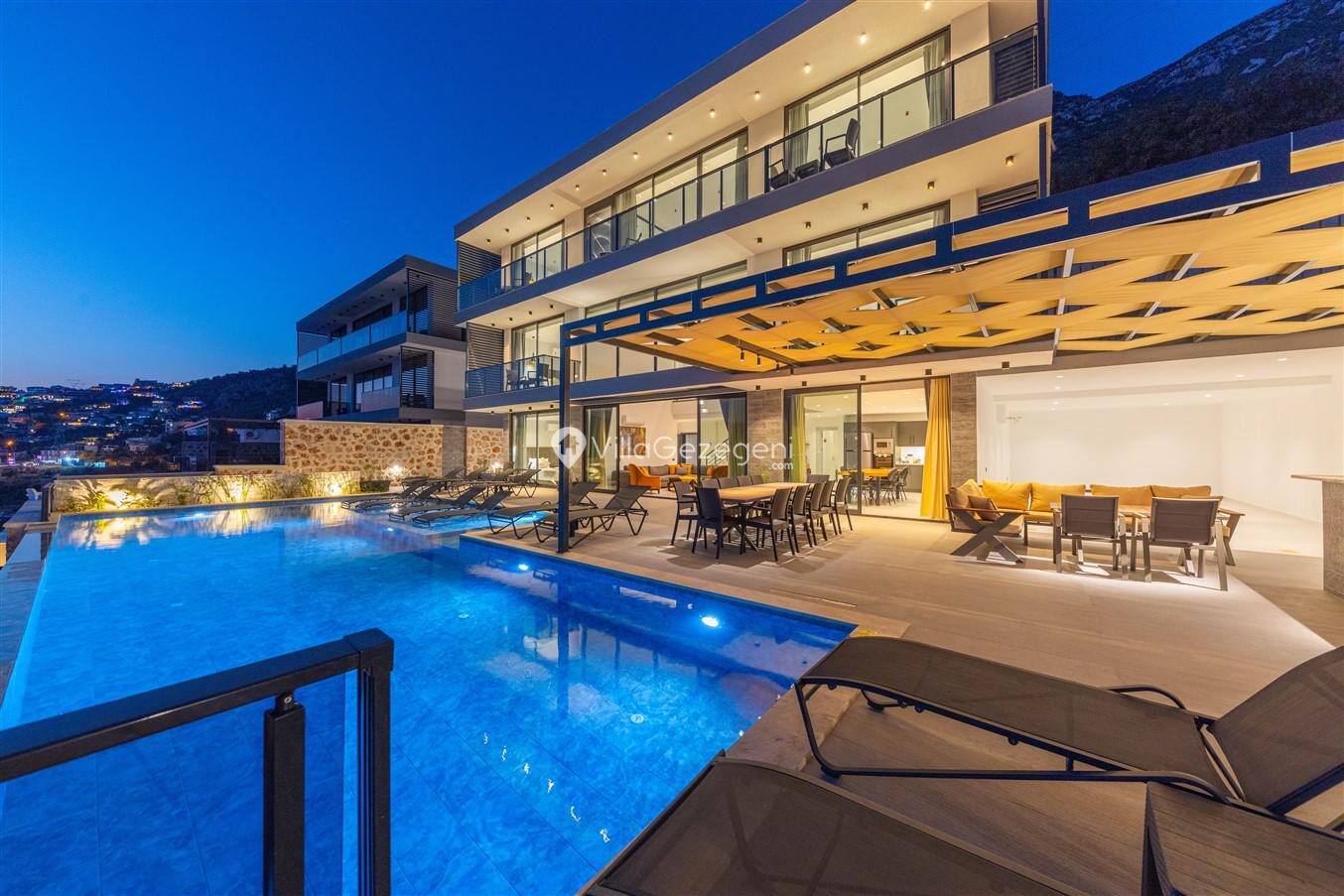 Villa Royal Falcon — 84
