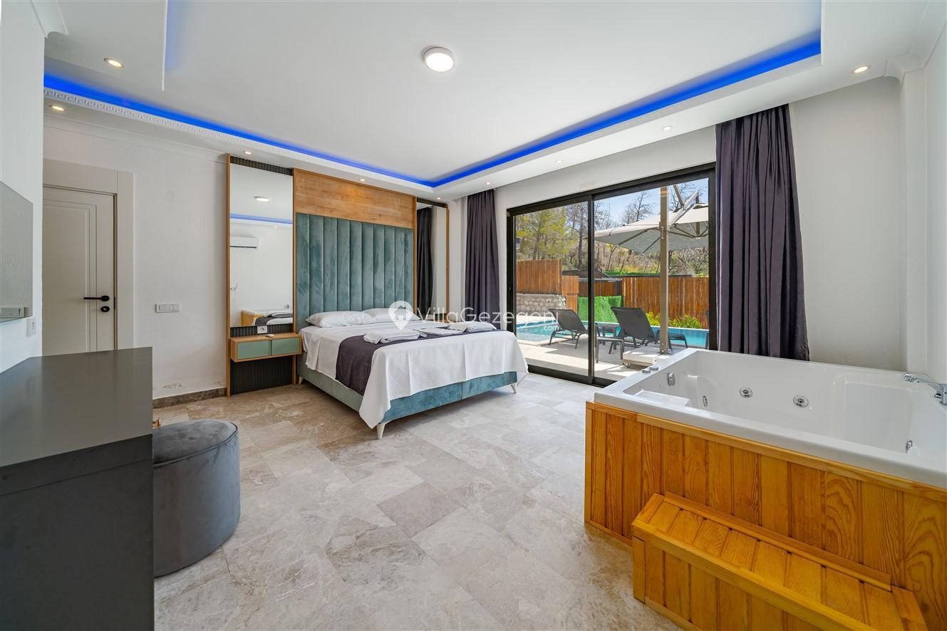 Villa Mira Trio 2 — 62