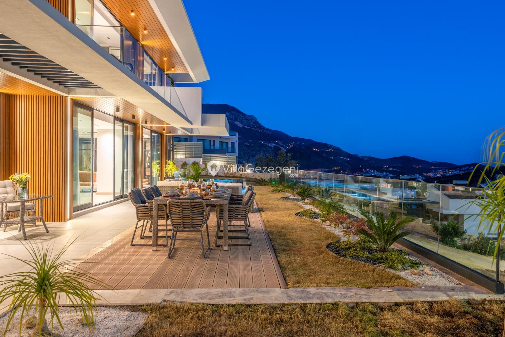 Villa Safran Flower — 6