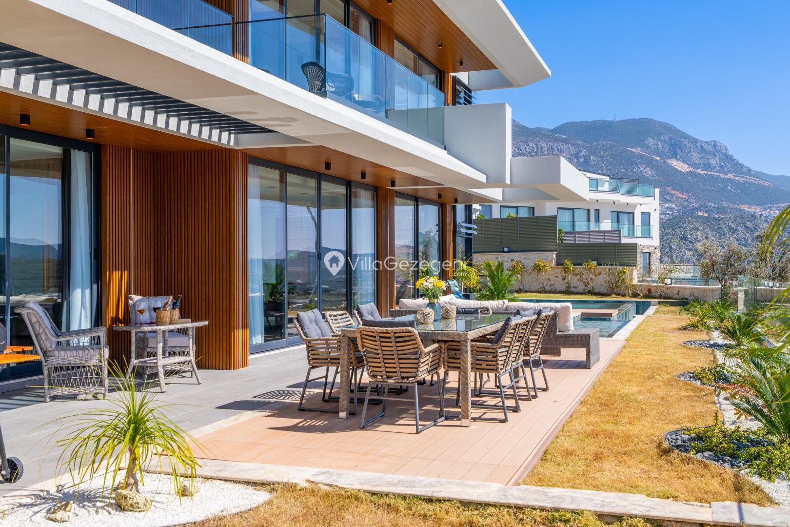Villa Safran Flower — 17