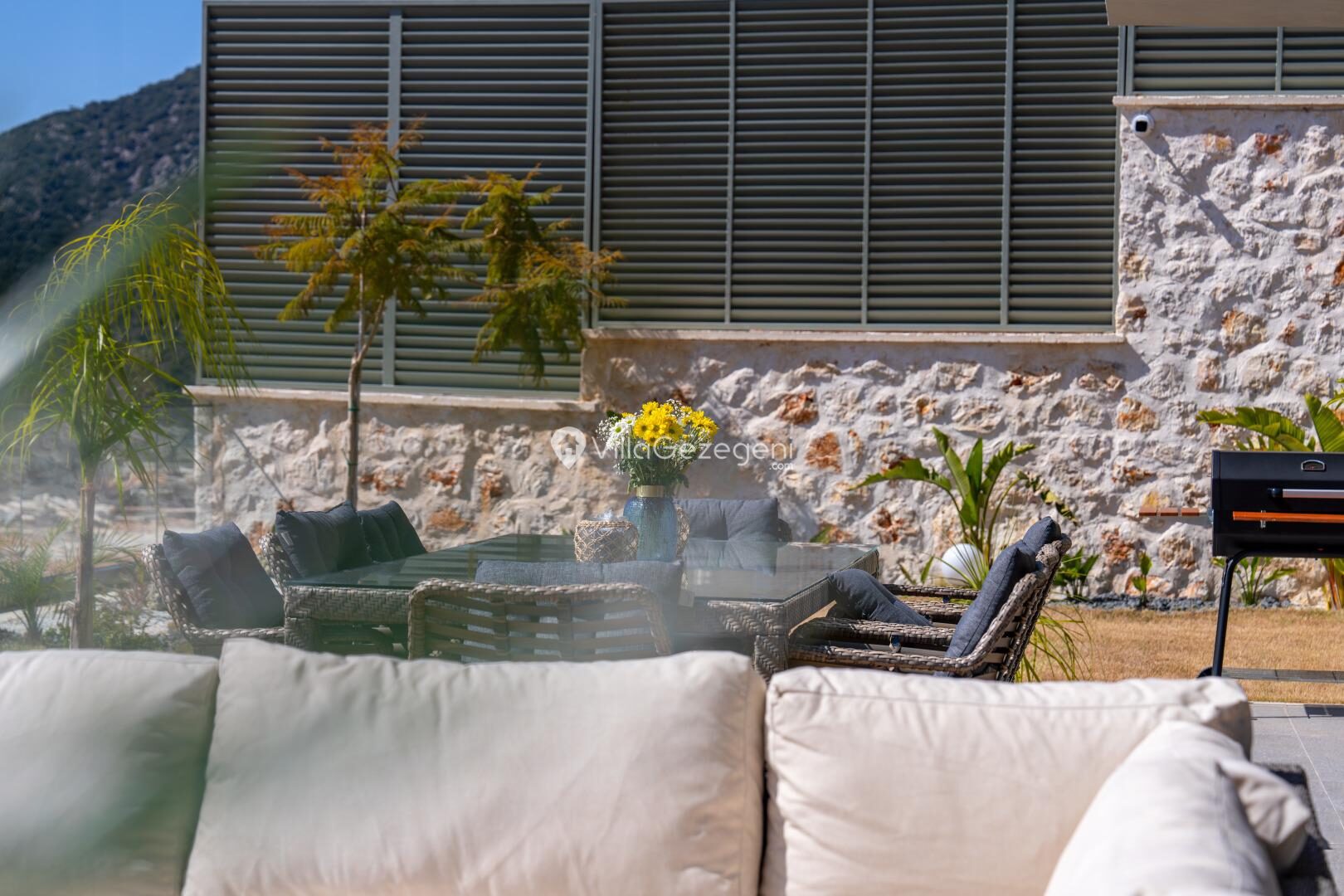 Villa Safran Flower — 64