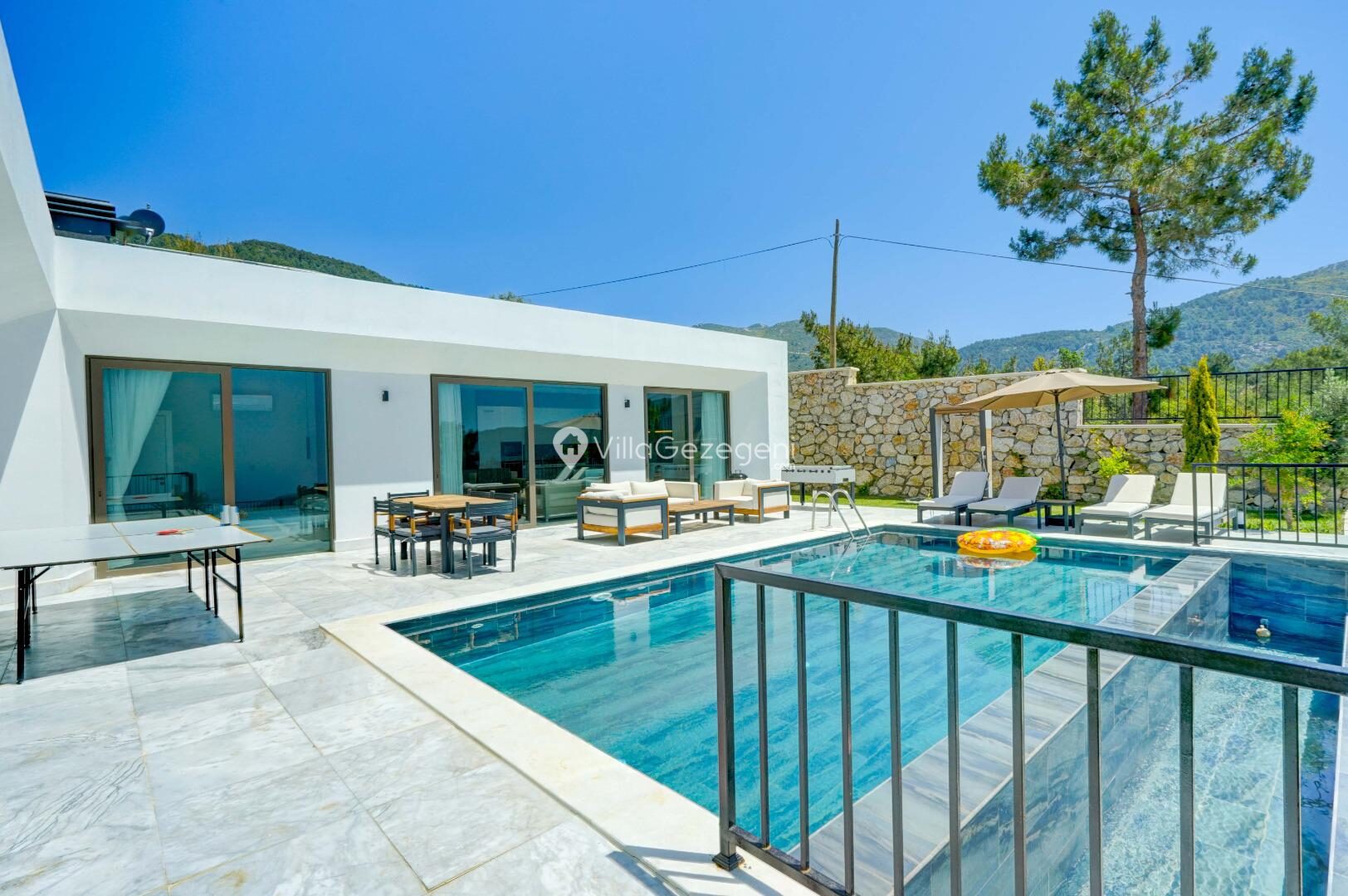 Villa Mercury 9 — 3