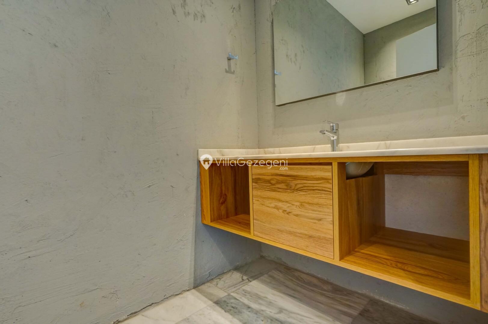 Villa Mercury 9 — 24