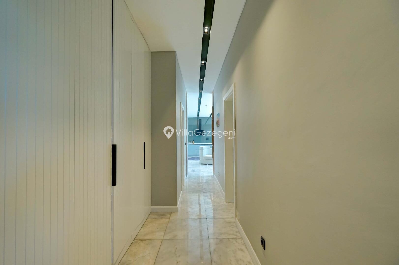 Villa Mercury 9 — 25