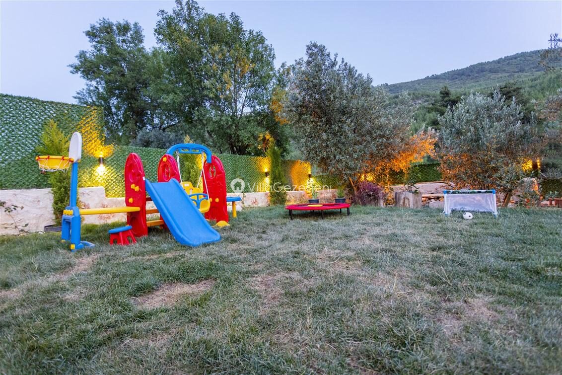 Villa Menesa — 11