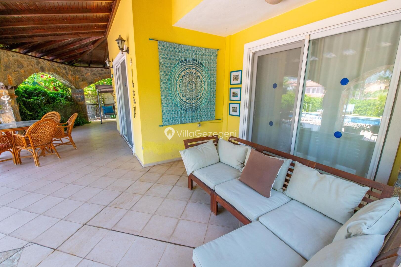 Villa Alora — 11