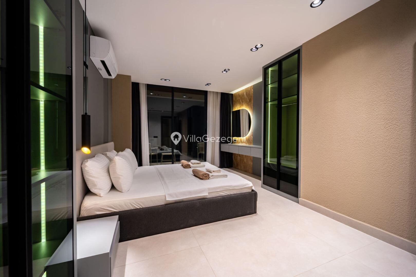 Villa Aura C — 52