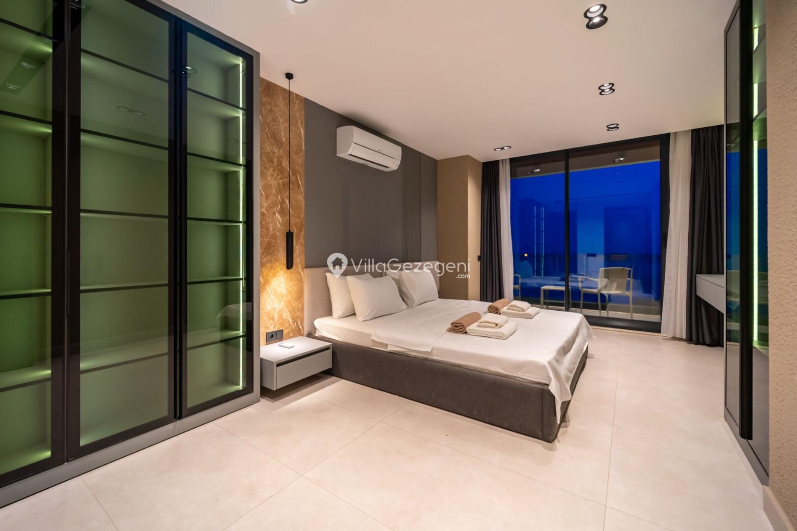 Villa Aura E — 72