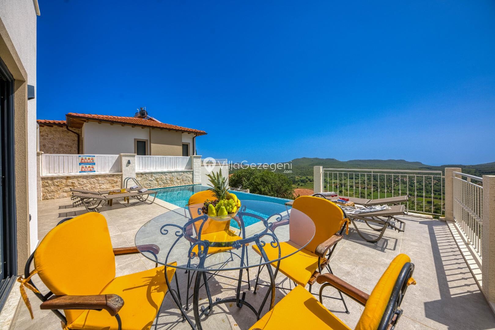 Villa Poeta — 12